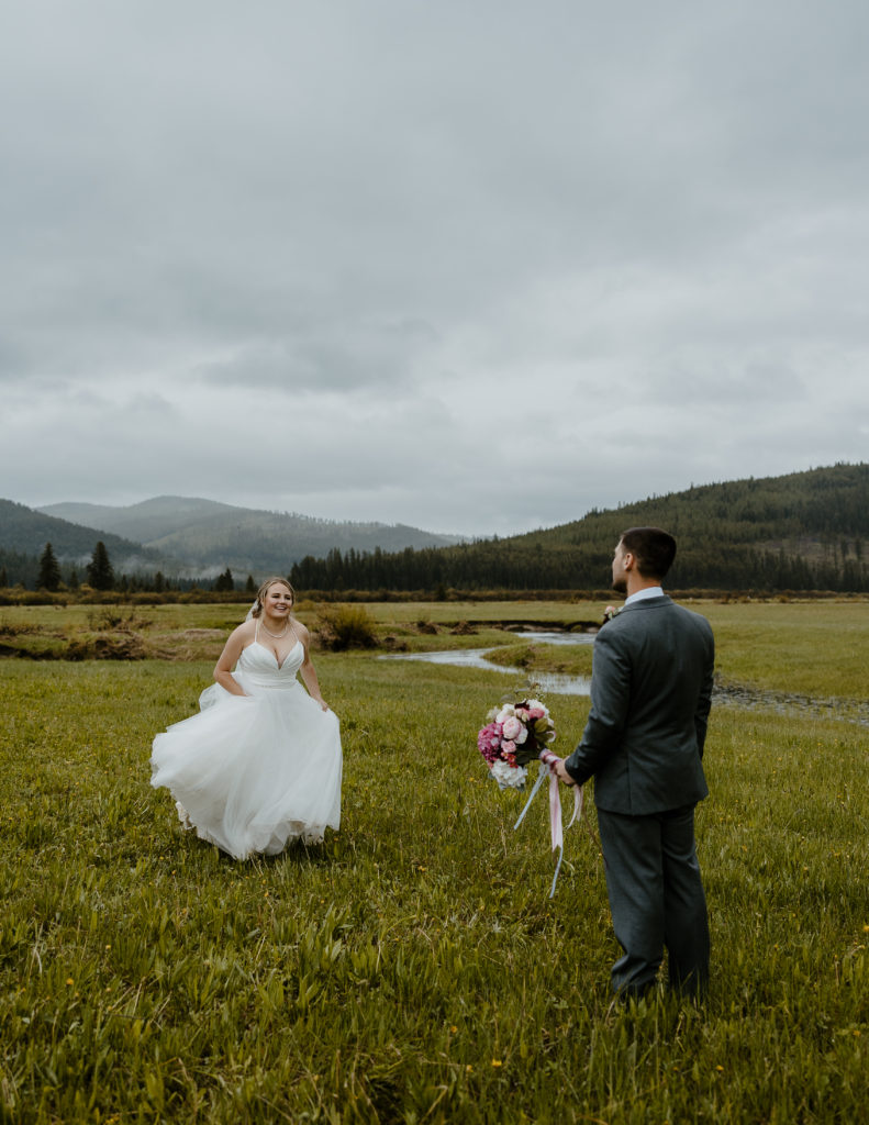Outdoor Montana wedding photography near whitefish