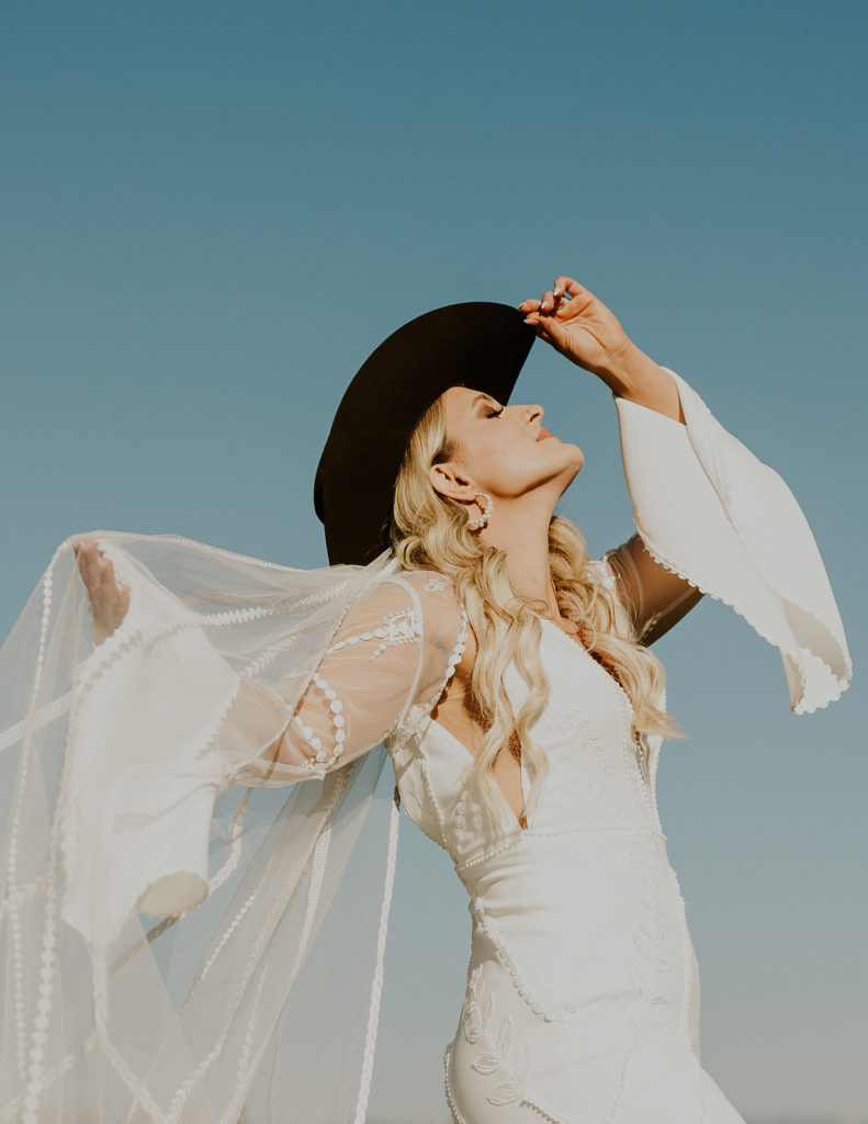 Bride with cowgirl hat