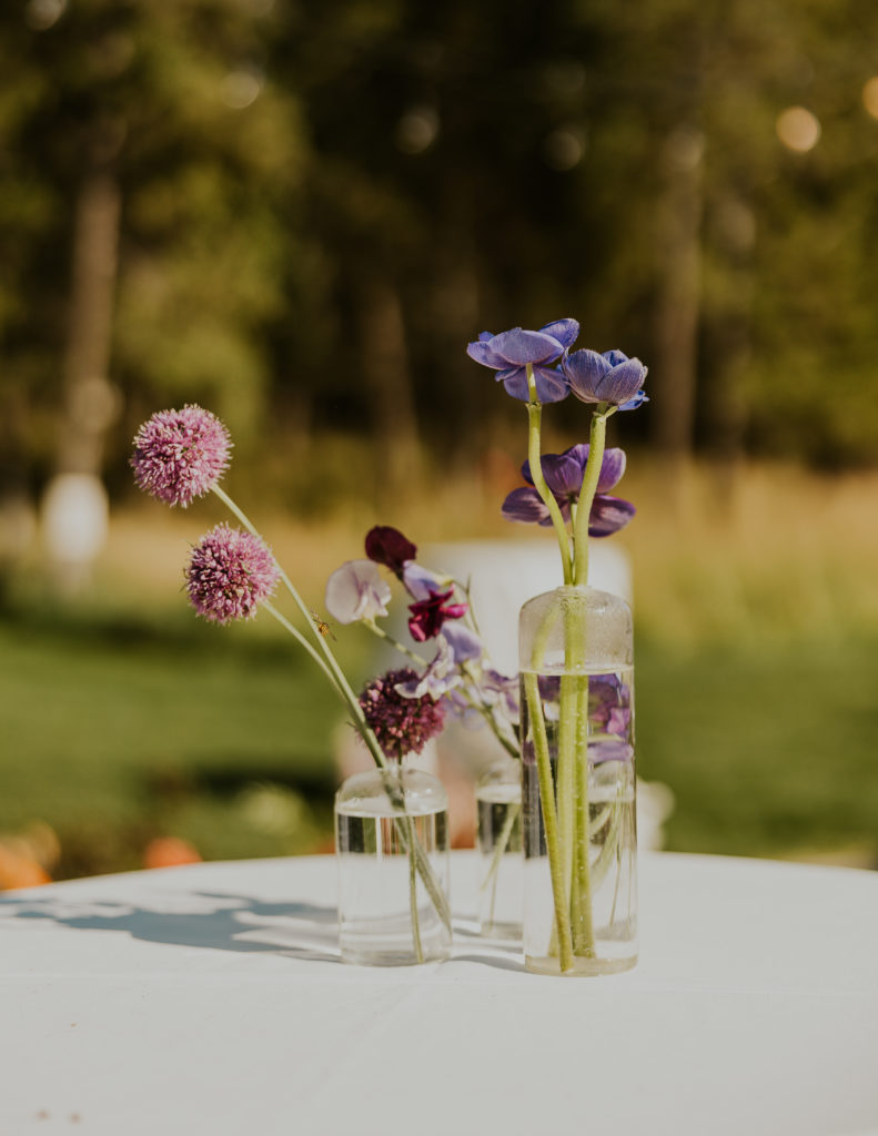 Single stems on tables for wedding