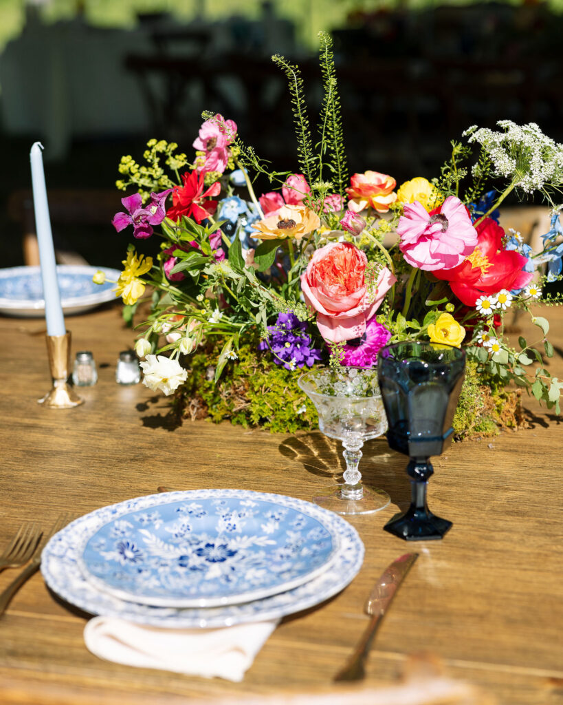 Blue dishes for wedding table