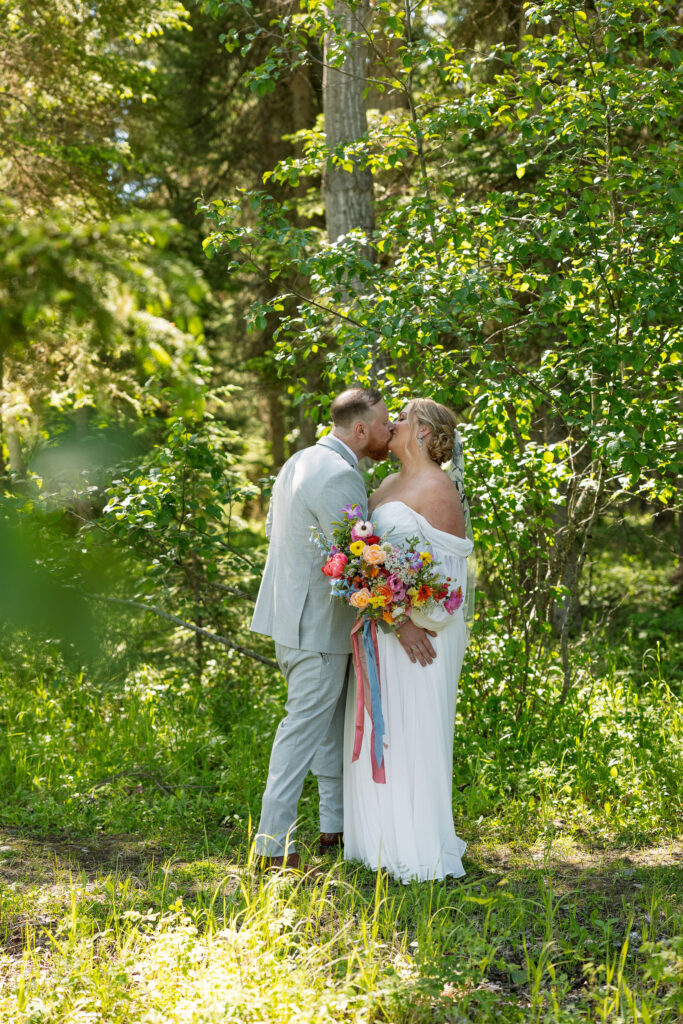 Bride and groom kissin